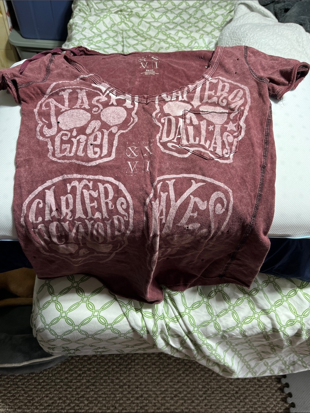 Women's Short-Sleeve Graphic Tee in Maroon